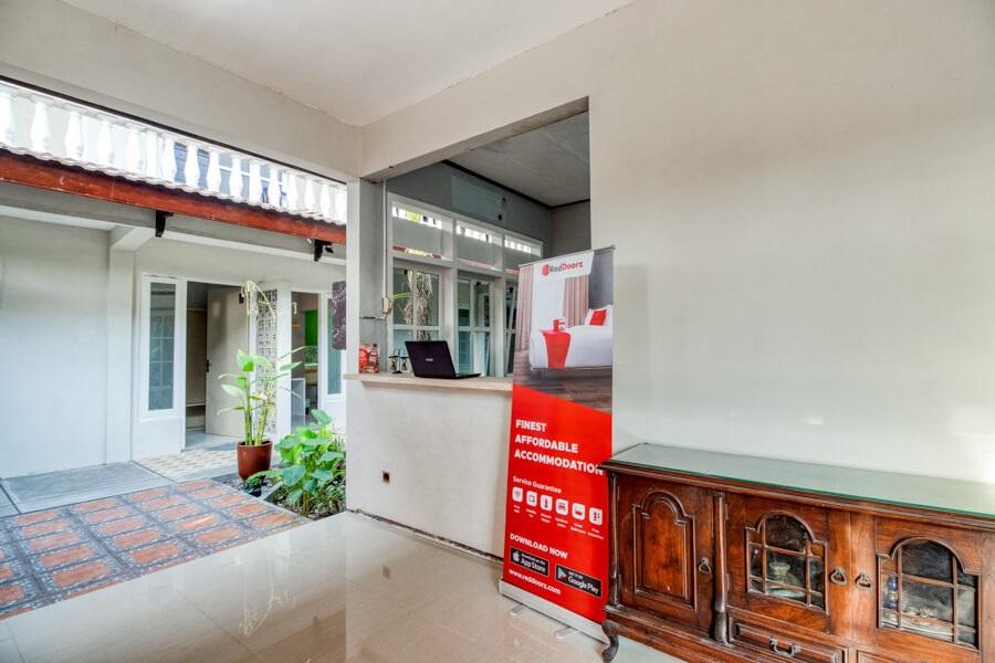 Reddoorz Near Malioboro Tugu Station Jogja Hotel Yogyakarta Exterior photo