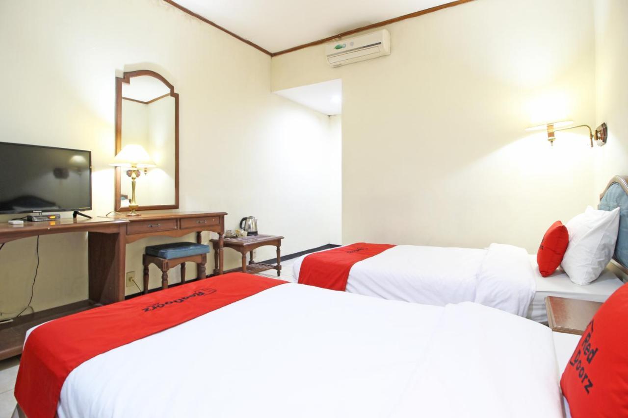Reddoorz Near Malioboro Tugu Station Jogja Hotel Yogyakarta Exterior photo