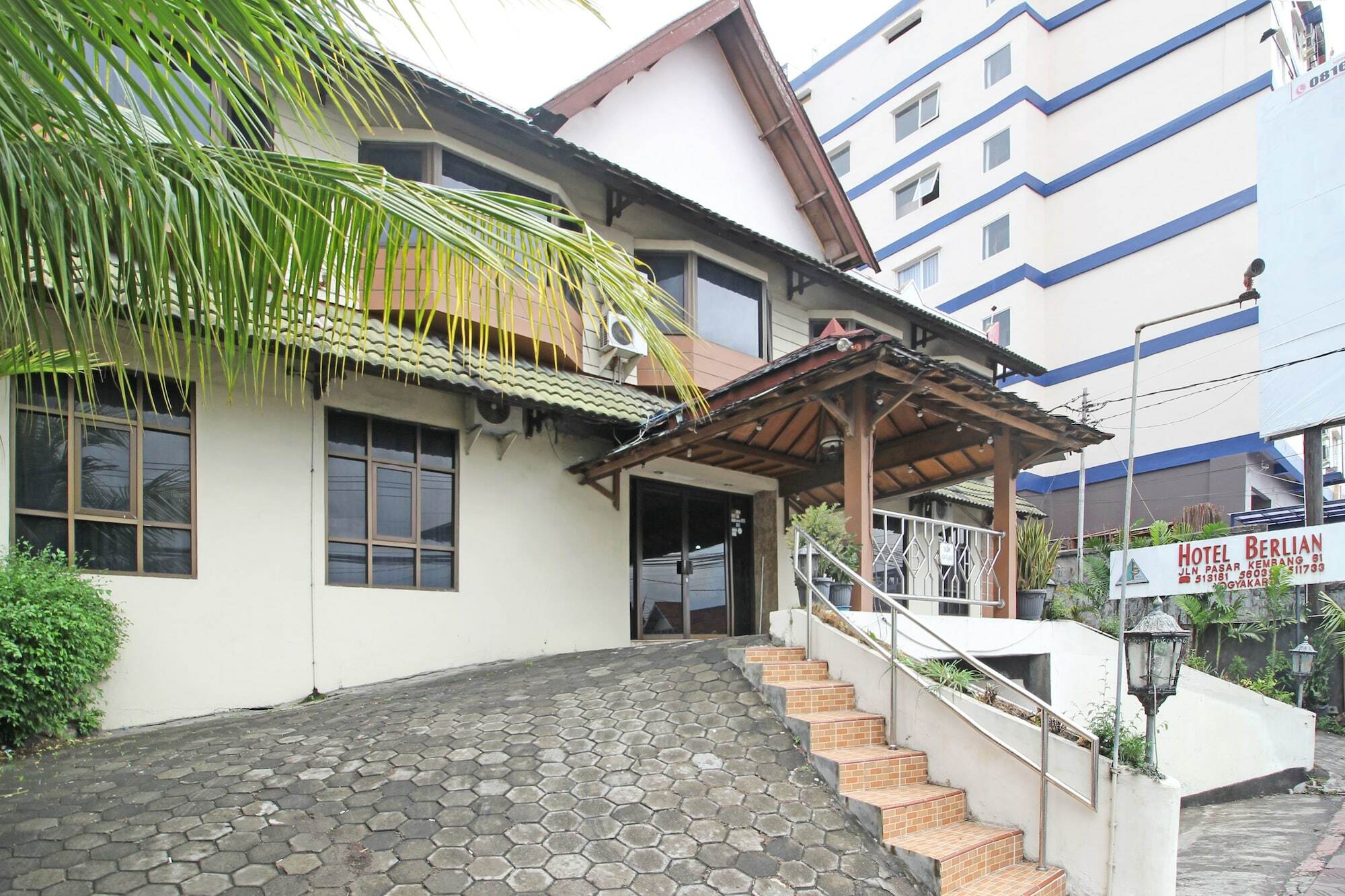 Reddoorz Near Malioboro Tugu Station Jogja Hotel Yogyakarta Exterior photo